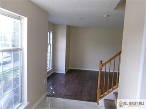 153 Susan Ct in Kendall Park, NJ - Building Photo - Building Photo