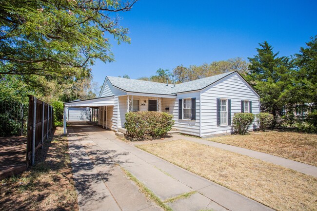 2424 29th St in Lubbock, TX - Foto de edificio - Building Photo