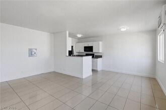 180 W New York Ave in Las Vegas, NV - Building Photo - Building Photo