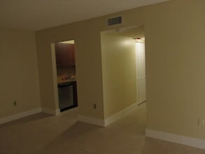 7427 SW 152nd Ave, Unit 0 in Miami, FL - Foto de edificio - Building Photo