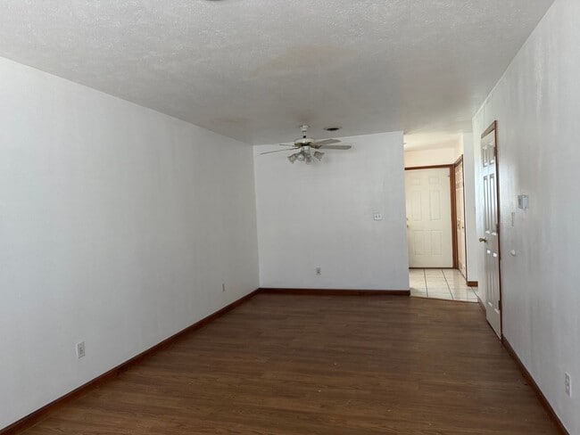 176 Jennifer Ct in Chatham, IL - Building Photo - Building Photo