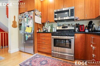 141 Elm St in Cambridge, MA - Foto de edificio - Building Photo
