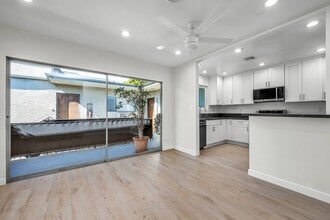 1361 Laurel Ave in West Hollywood, CA - Building Photo - Building Photo