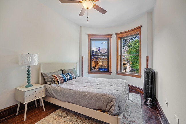 1008 W Dakin, Unit Unit 2 in Chicago, IL - Building Photo - Building Photo