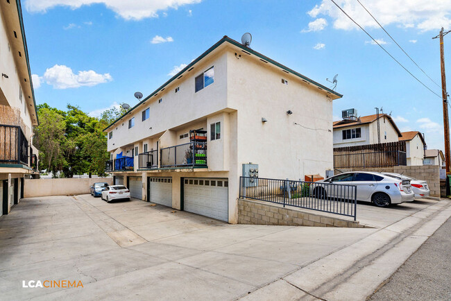 2669 Sunny Ln in Bakersfield, CA - Foto de edificio - Building Photo