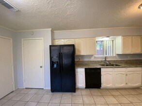 6406 Brookgate Dr in Spring, TX - Building Photo - Building Photo