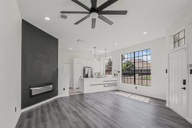 8888 Benning Dr in Houston, TX - Building Photo - Building Photo