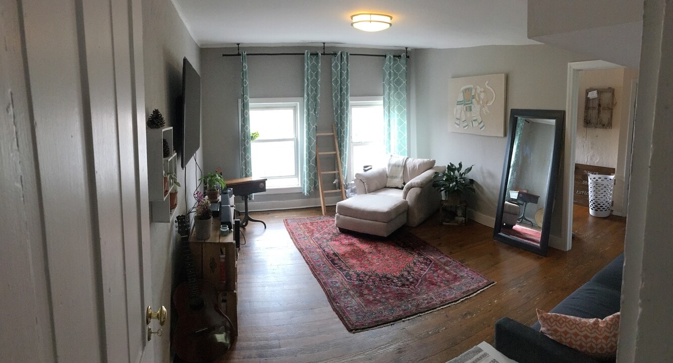 38 N Main St in Lambertville, NJ - Building Photo