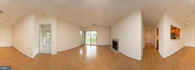 20273 Beechwood Terrace, Unit 102 in Ashburn, VA - Building Photo - Building Photo