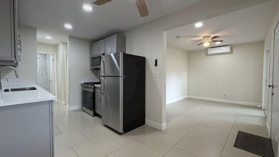 3980 Cedar St in Riverside, CA - Building Photo - Building Photo