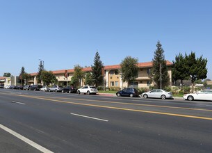 Park Terrace in Reseda, CA - Foto de edificio - Building Photo