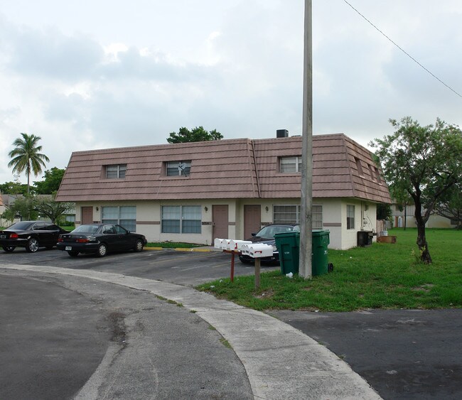 2020 NW 59th Ter in Fort Lauderdale, FL - Foto de edificio - Building Photo
