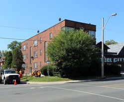 2 Grosvenor Ave S Apartments