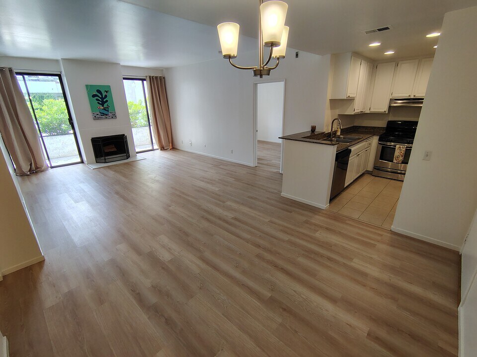 10861 Moorpark St in Los Angeles, CA - Building Photo