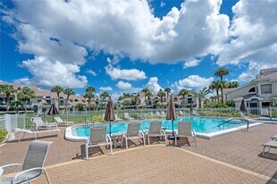 60 Emerald Woods Dr in Naples, FL - Building Photo