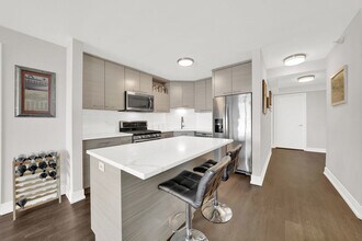 545 N Dearborn St in Chicago, IL - Building Photo - Building Photo