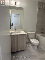 395 Square One Dr in Mississauga, ON - Building Photo