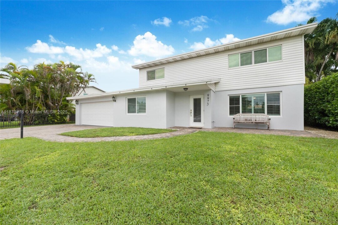 9975 SW 85th St in Miami, FL - Building Photo