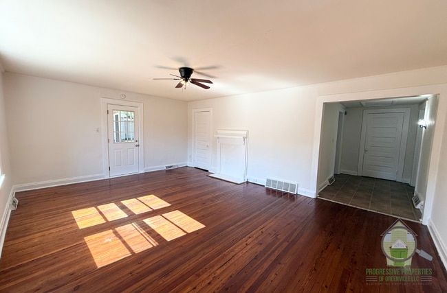 17 11th St in Greenville, SC - Foto de edificio - Building Photo