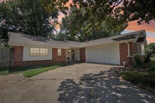 1428 Aladdin St in Norman, OK - Building Photo