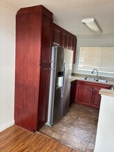 21520 Burbank Blvd, Unit 303 in Woodland Hills, CA - Building Photo - Building Photo