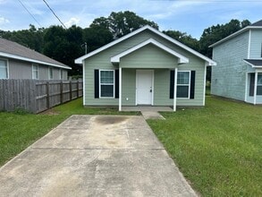 766 Rosa Parks Cir in Pensacola, FL - Building Photo - Building Photo