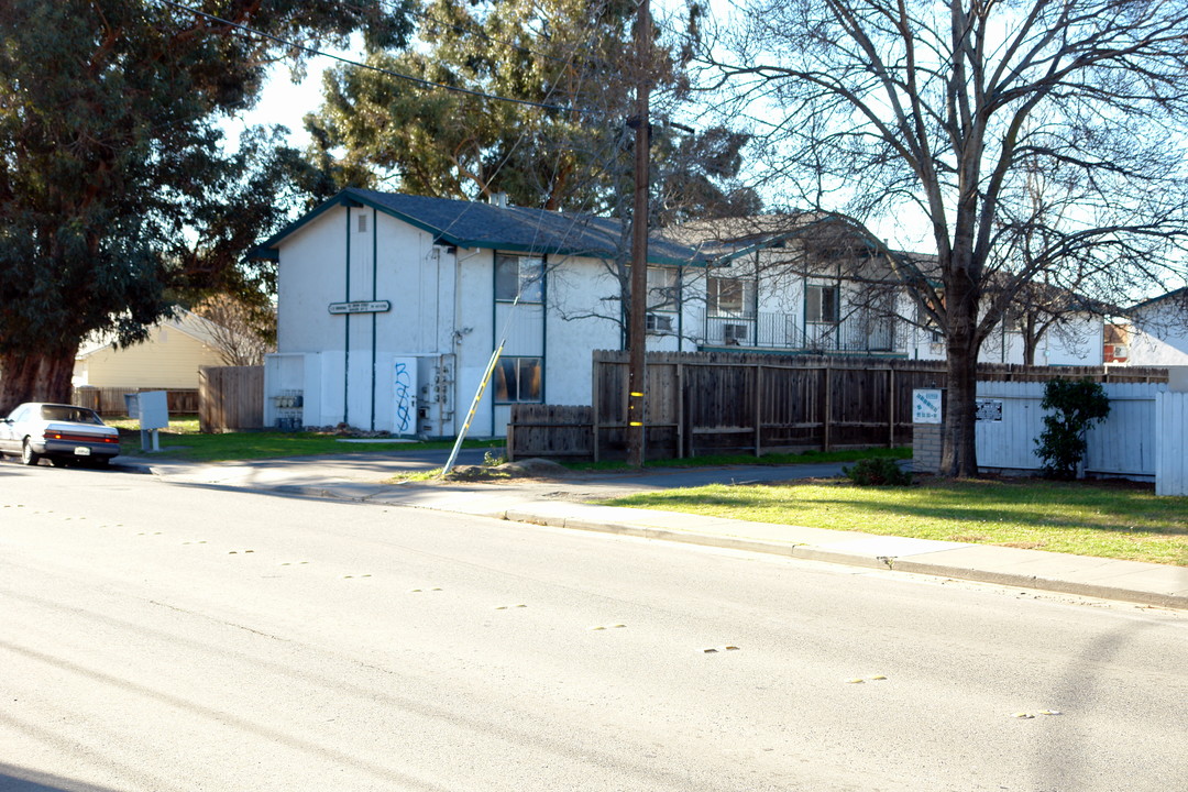 201 Brown St in Vacaville, CA - Foto de edificio