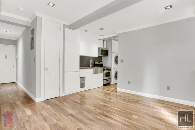 NO FEE Two Bed in East Harlem! Won't Stay in New York, NY - Building Photo - Building Photo