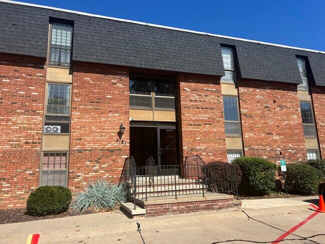 4187 Columbia Rd, Unit 134 in North Olmsted, OH - Building Photo - Building Photo