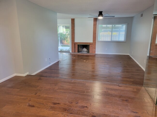 8417 Joan Ln in Los Angeles, CA - Foto de edificio - Building Photo