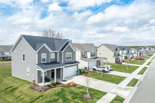 Estates at Lake Forest in Pickerington, OH - Building Photo - Building Photo