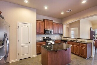 207 Yukon Cove in Hutto, TX - Foto de edificio - Building Photo
