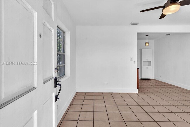 2839 SW 24th St in Miami, FL - Building Photo - Building Photo