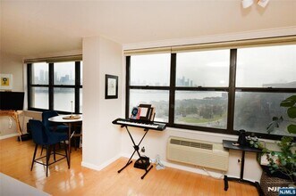 7000 JFK Blvd E, Unit 15D in West New York, NJ - Foto de edificio - Building Photo