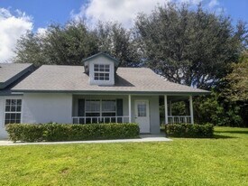 819 Cindy Cir Ln in Wellington, FL - Building Photo