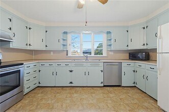 111 Beach Rd in Bristol, RI - Building Photo - Building Photo