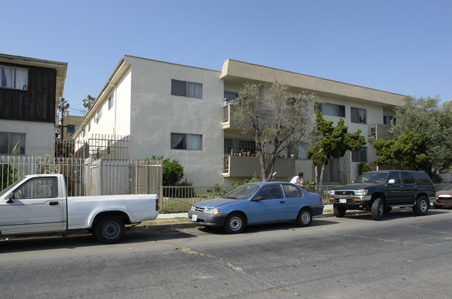 5427 Romaine St in Los Angeles, CA - Building Photo - Building Photo