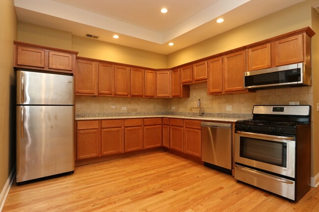 2431 N Kedzie Blvd in Chicago, IL - Building Photo - Building Photo