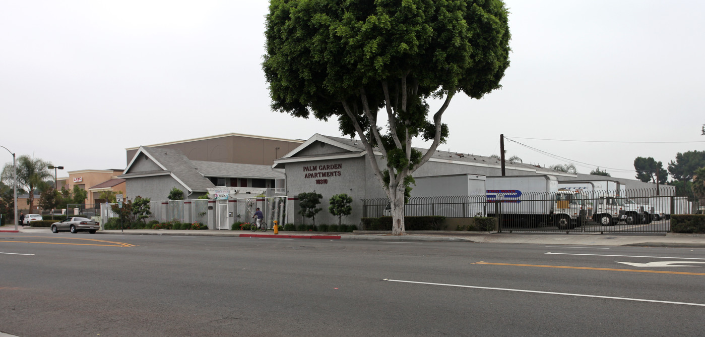 Palm Garden Apartments in El Monte, CA - Building Photo