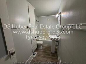 2345 N Cedar St in Holt, MI - Building Photo - Building Photo