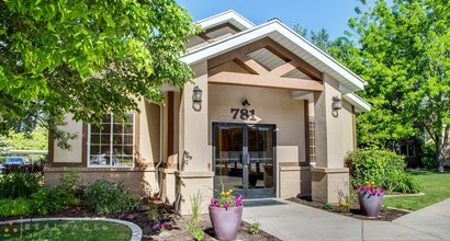 Riverwalk Apartments in Logan, UT - Foto de edificio - Building Photo