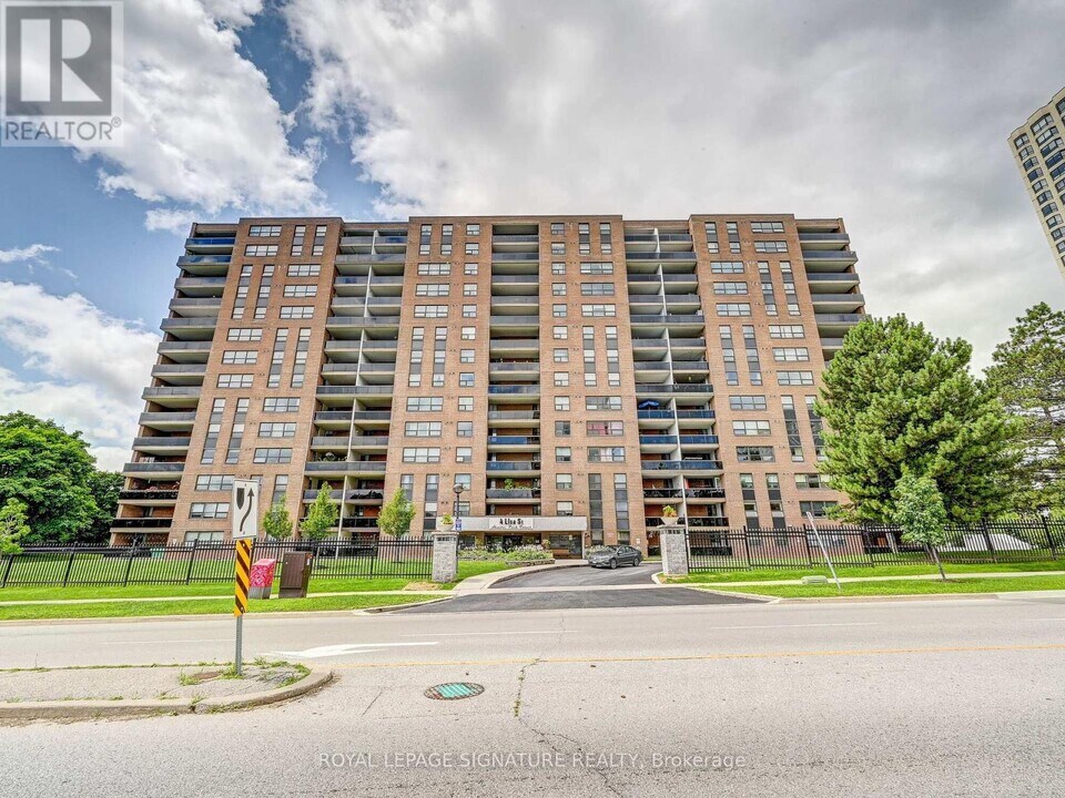 4 Lisa St. in Brampton, ON - Building Photo