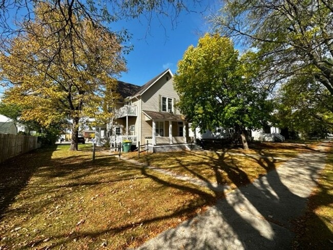 property at 338 S Quincy St