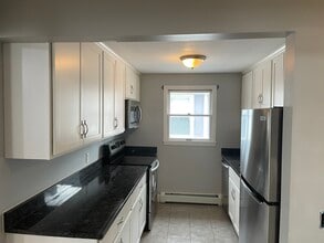 72 Sterling St, Unit Unit #2 in Pawtucket, RI - Building Photo - Building Photo