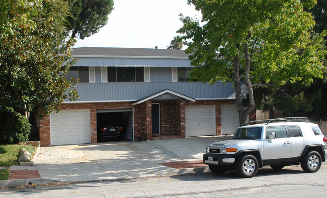 3223 Fairesta St in La Crescenta, CA - Building Photo - Building Photo