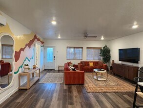 380 Utah Ave-Unit -Unit C in Hildale, UT - Building Photo - Building Photo