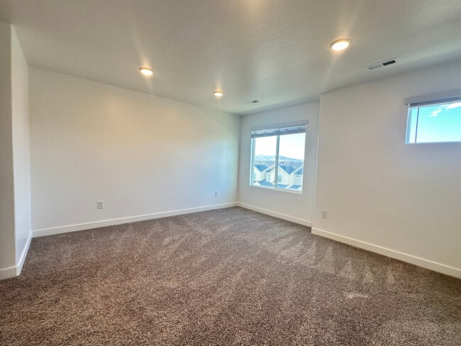 1089 Waterway Ln in Saratoga Springs, UT - Foto de edificio - Building Photo