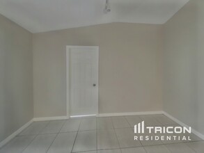 1904 Candlestick Ct in Lutz, FL - Building Photo - Building Photo