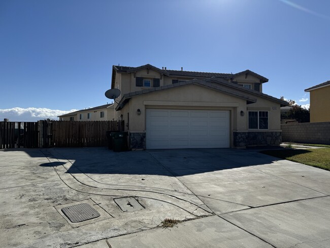 3652 E Jackson Ct in Lancaster, CA - Building Photo - Building Photo