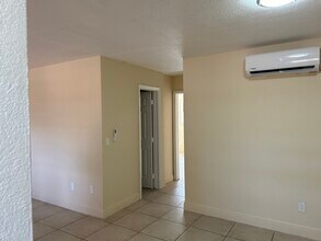 1561 NE 8th St, Unit 10 in Homestead, FL - Foto de edificio - Building Photo